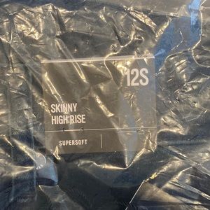 NWT Express 12S high waisted dark wash ripped raw hem super soft skinny.